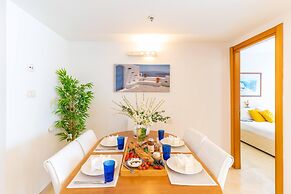 DeluxeApartment with Views of the Marina