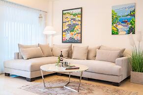 DeluxeApartment with Views of the Marina