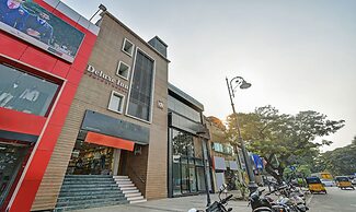 Itsy Hotels Deluxe Inn