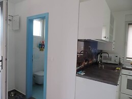 Luxurious 2-bed Appartment in Mandre With Pool
