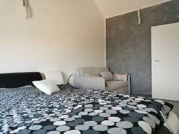 Luxurious 2-bed Appartment in Mandre With Pool