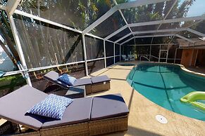 Sarasota Bay Pool Home