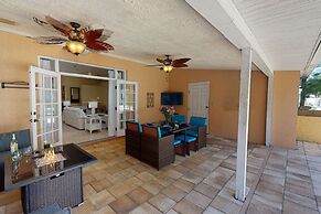 Sarasota Bay Pool Home