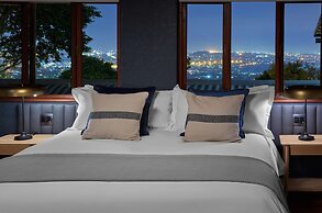 The Cliffside Boutique Getaway