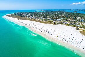 Beach Club at Siesta Key Poolside D