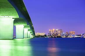 South Venice Pool Home With Fence, Dog Friendly