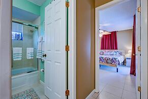 South Venice Pool Home With Fence, Dog Friendly