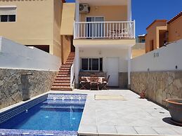 Apartment With Swimming Pool Near the Beach