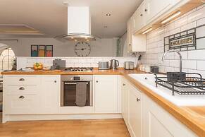 Panda Sanctuaries, Kensington Chapel Apartment