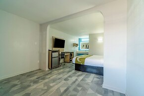 Pleasanton Executive Inn By OYO