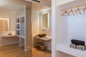 Breathtaking 5 Bedroom Villa With Private Pool