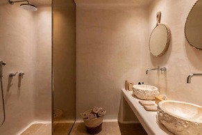 Breathtaking 5 Bedroom Villa With Private Pool