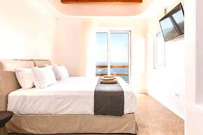 Breathtaking 5 Bedroom Villa With Private Pool