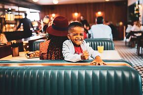 Mollie's Motel & Diner