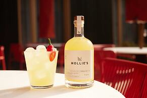 Mollie's Motel & Diner