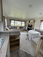 Beautiful 3-bed Caravan Situated on Lakeland Haven
