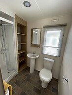 Beautiful 3-bed Caravan Situated on Lakeland Haven