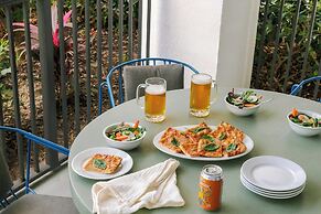 Sonder by Marriott Bonvoy Vista Cay Apartments