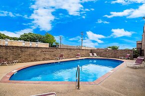 Clarion Pointe Lake Jackson - Clute