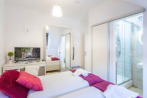 Bright and Cozy Duplex Near City Center