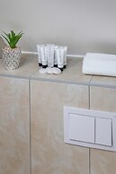 Bright and Cozy Duplex Near City Center