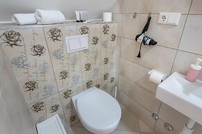 Bright and Cozy Duplex Near City Center