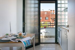 Bright and Cozy Duplex Near City Center