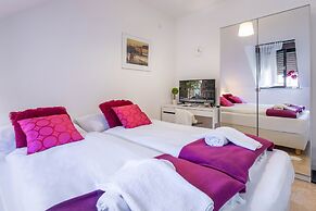 Bright and Cozy Duplex Near City Center