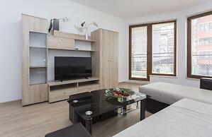 Bright 1bdr Apartment Near Center - Free Parking