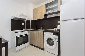Bright 1bdr Apartment Near Center - Free Parking