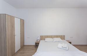 Bright 1bdr Apartment Near Center - Free Parking