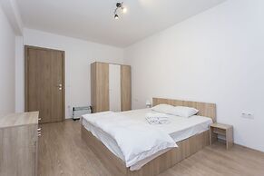 Bright 1bdr Apartment Near Center - Free Parking