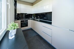 Luxury Apartment in Beautiful Neighborhood