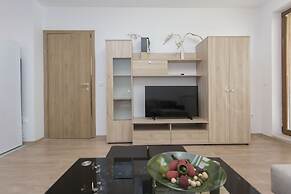 Modern 1bdr Apartment Near Center - Free Parking