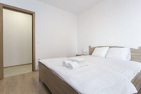 Modern 1bdr Apartment Near Center - Free Parking