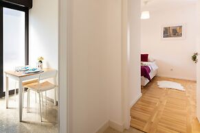 Cozy and Bright Duplex Near City Center