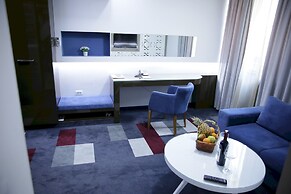 Serviced Apartment- Free Parking - Breakfast bar