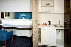 Bright Serviced Apartment With Breakfast bar