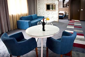 Bright Serviced Apartment With Breakfast bar