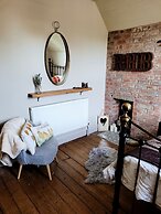 Charming 2-bed Cottage on Outskirts of Beverley