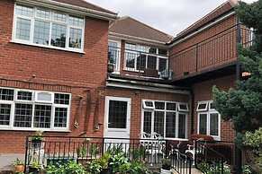 1-bed Unit 10 Minute Drive From Hellfire Caves