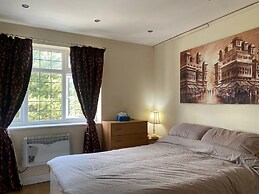 1-bed Unit 10 Minute Drive From Hellfire Caves