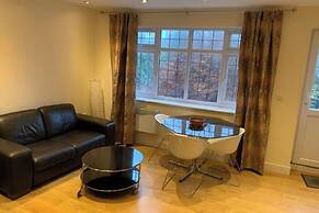 1-bed Unit 10 Minute Drive From Hellfire Caves