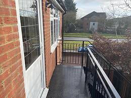 1-bed Unit 10 Minute Drive From Hellfire Caves