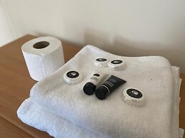 1-bed Unit 10 Minute Drive From Hellfire Caves