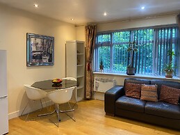 1-bed Unit 10 Minute Drive From Hellfire Caves