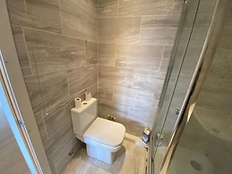 1-bed Unit 10 Minute Drive From Hellfire Caves