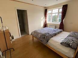 1-bed Unit 10 Minute Drive From Hellfire Caves