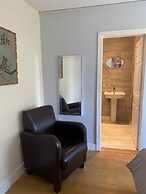 1-bed Unit 10 Minute Drive From Hellfire Caves