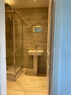 1-bed Unit 10 Minute Drive From Hellfire Caves